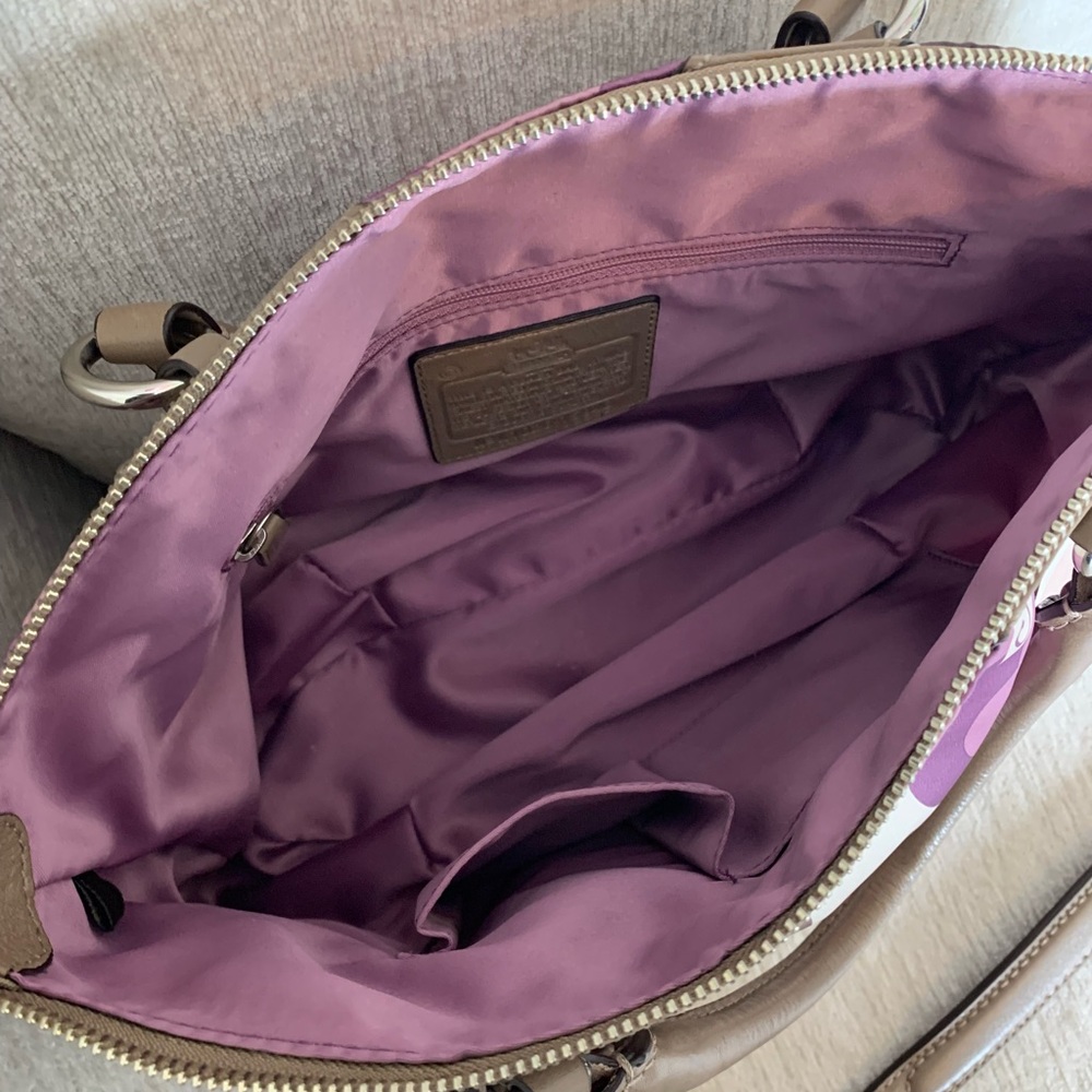 Silky Coach Shoulder Bag - Picture 6 of 7